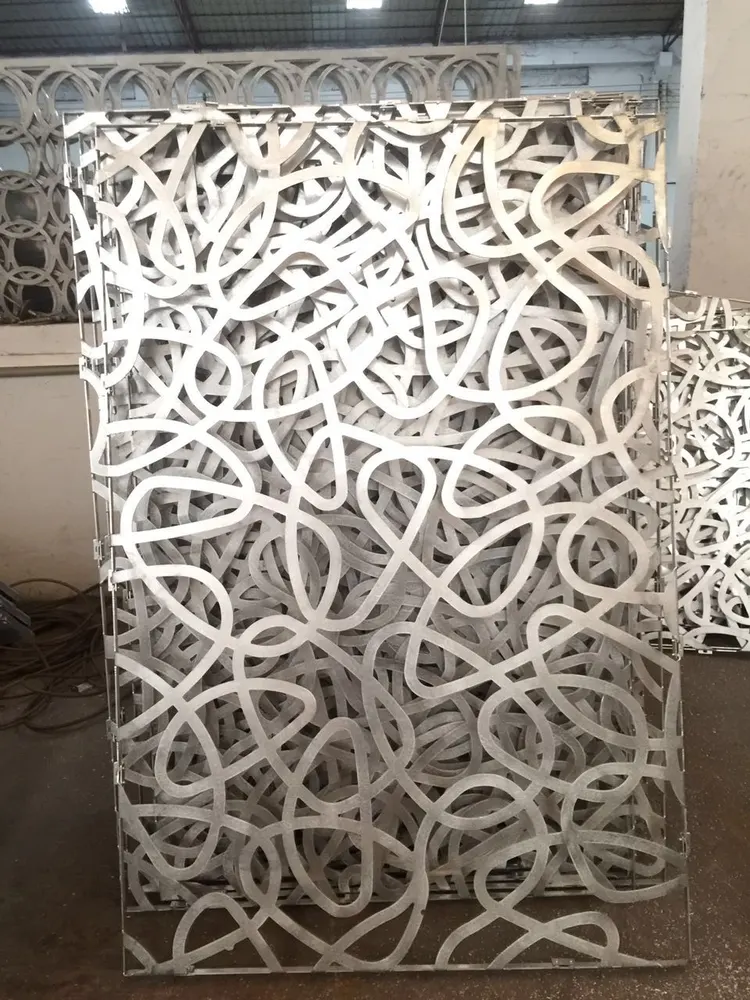 Fabricant chinois de panneaux décoratifs extérieurs en aluminium perforé — Foshan Qi Aluminum Decorative Materials Co. Ltd