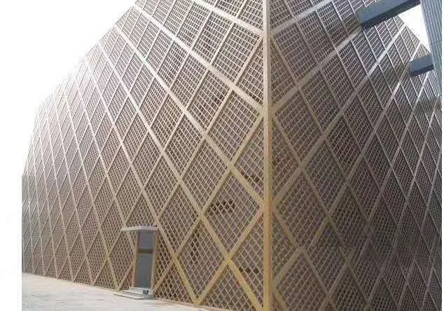 Feuille perforée en maille métallique ovale pour rideau extérieur — Foshan Qi Aluminum Decorative Materials Co. Ltd