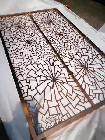 Écran métallique en aluminium Corten populaire pour façade extérieure, usage décoratif sur bâtiment