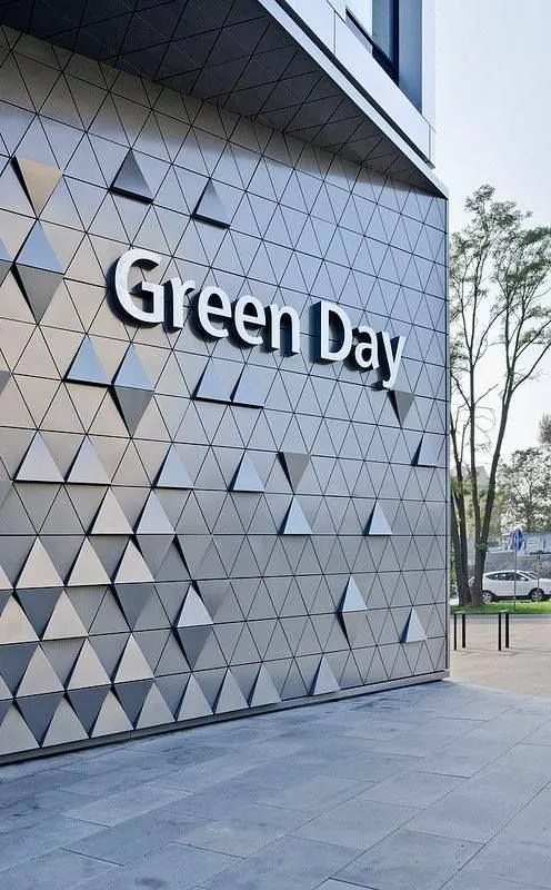 Panneau décoratif en aluminium ultra-durable, revêtement poudre JOTUN, panneau de revêtement de façade pour décoration de façade de bâtiment — Foshan Qi Aluminum Decorative Materials Co. Ltd