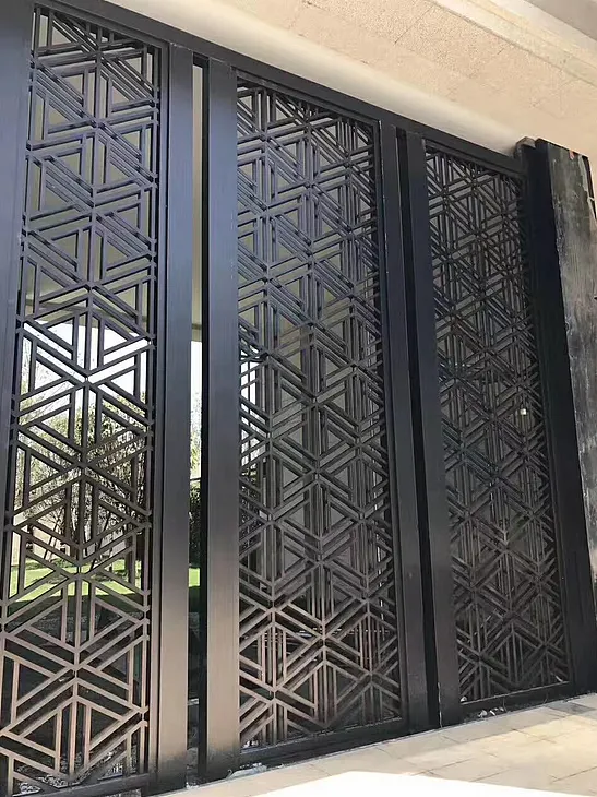Panneaux de porte écran aluminium perforé intérieur, matériau AA1060, fabricant de panneaux de façade en aluminium — Foshan Qi Aluminum Decorative Materials Co. Ltd