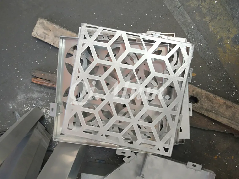 Panneau en aluminium laser PPG peint pour décoration intérieure — Foshan Qi Aluminum Decorative Materials Co. Ltd