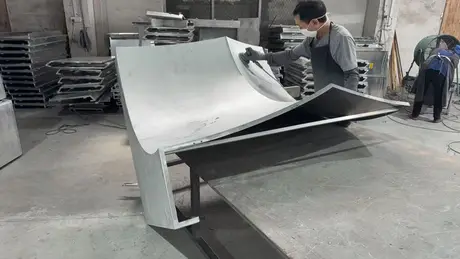 Panneaux pleins à double courbure en aluminium de haute qualité