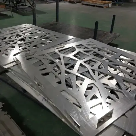 Panneaux de revêtement en aluminium perforé décoratif extérieur pour façade