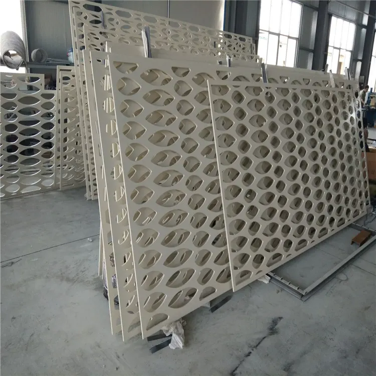 Panneau métallique composite perforé en aluminium extérieur — Foshan Qi Aluminum Decorative Materials Co. Ltd