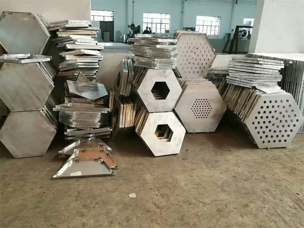 Panneau plein en aluminium à prix bas en gros — Foshan Qi Aluminum Decorative Materials Co., Ltd
