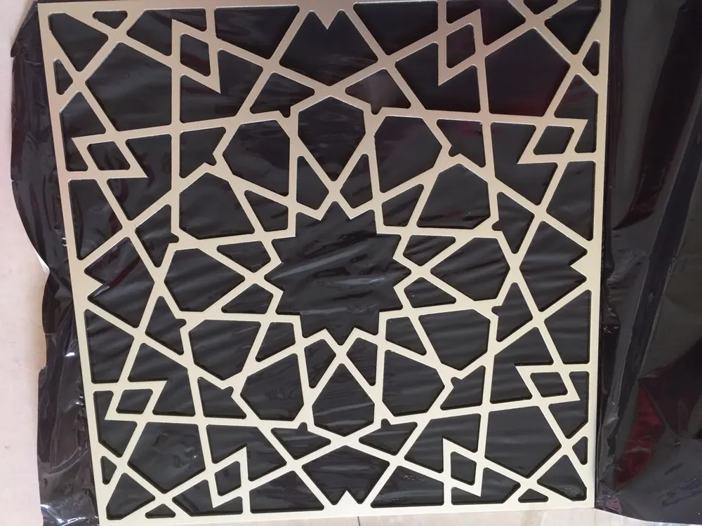 Feuille en aluminium perforée peinte à la bombe, fabriquée en Chine, pour plaque d'écran extérieur — Foshan Qi Aluminum Decorative Materials Co. Ltd