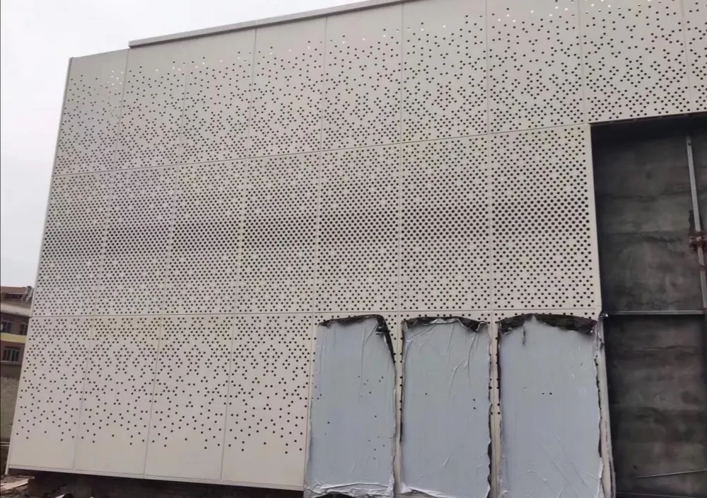Panneau composite aluminium perforé PVDF 3 mm / 4 mm / 5 mm durable Fabricant — Foshan Qi Aluminum Decorative Materials Co. Ltd