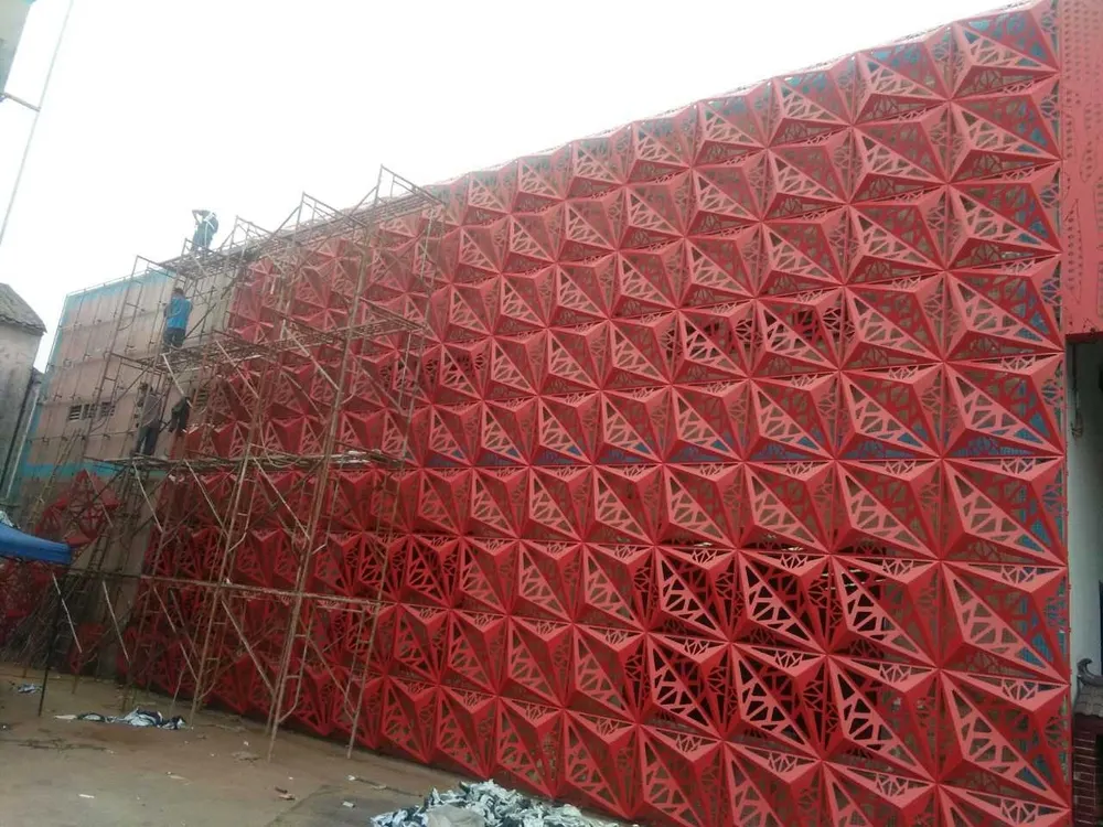 Mésh en fil d'aluminium expansé en forme de losange, en pouces, revêtu de PVDF, sur mesure, pour protections de fenêtres — Foshan Qi Aluminum Decorative Materials Co. Ltd