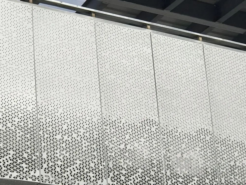 Fabricant chinois de panneaux en aluminium à revêtement poudre polyester bon marché — Foshan Qi Aluminum Decorative Materials Co. Ltd