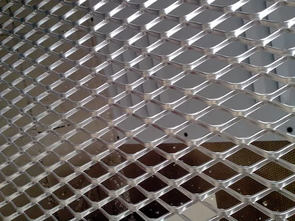 Panneaux de clôture décorative en aluminium peint PPG, en maille métallique — Foshan Qi Aluminum Decorative Materials Co. Ltd