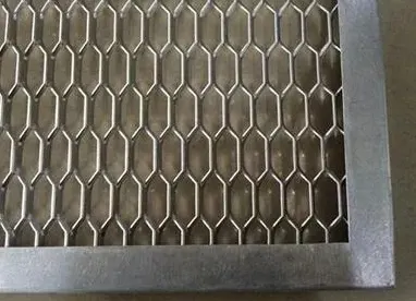 panneau en maille métallique soudée galvanisée pas cher pour clôture / inoxydable — Foshan Qi Aluminum Decorative Materials Co., Ltd