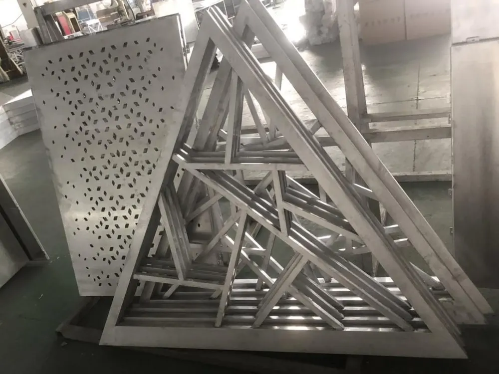 Fabricant chinois de panneaux de clôture en aluminium perforé extérieur en matériau AA5005 — Foshan Qi Aluminum Decorative Materials Co., Ltd