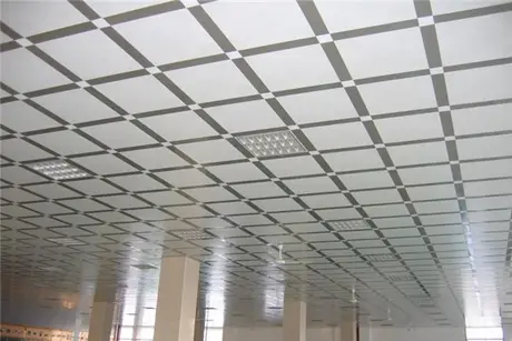 Panneau composite solide en aluminium à revêtement PE coloré sur mesure 3 mm pour revêtement mural intérieur