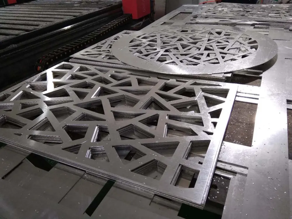 Panneaux de grillage en fil métallique perforé aluminium, prix usine — Foshan Qi Aluminum Decorative Materials Co. Ltd