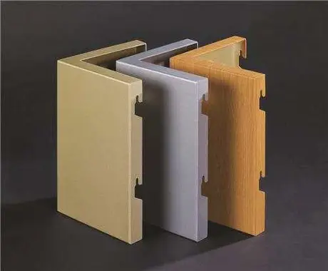 Panneau composite solide en aluminium à revêtement PE coloré sur mesure 3 mm pour revêtement mural intérieur