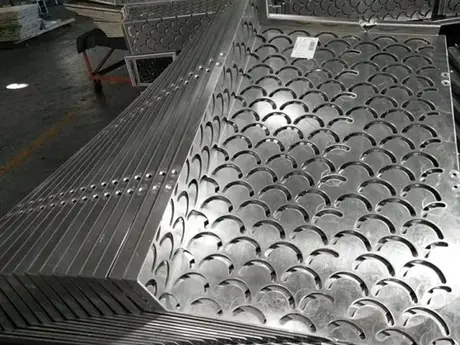 Panneau décoratif en aluminium perforé AA6063 pour bardage mural