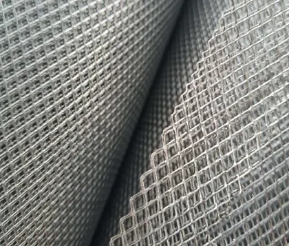 Panneau en maille revêtu de poudre polyester 2020 pour panneau de clôture extérieure de bâtiment - Fabricant : Foshan Qi Aluminum Decorative Materials Co. Ltd