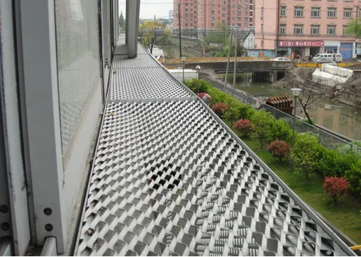 Treillis métallique aluminium personnalisé avec revêtement PVDF — Foshan Qi Aluminum Decorative Materials Co. Ltd