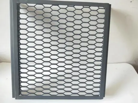 Mésh métallique en aluminium à revêtement PVDF, conception personnalisée, mésh aluminium vue 3