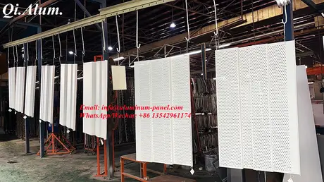Panneau en aluminium incurvé à forme spéciale imitation bois, selon plans, pour approfondir