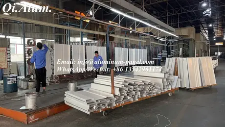 Panneaux métalliques décoratifs ondulés en aluminium