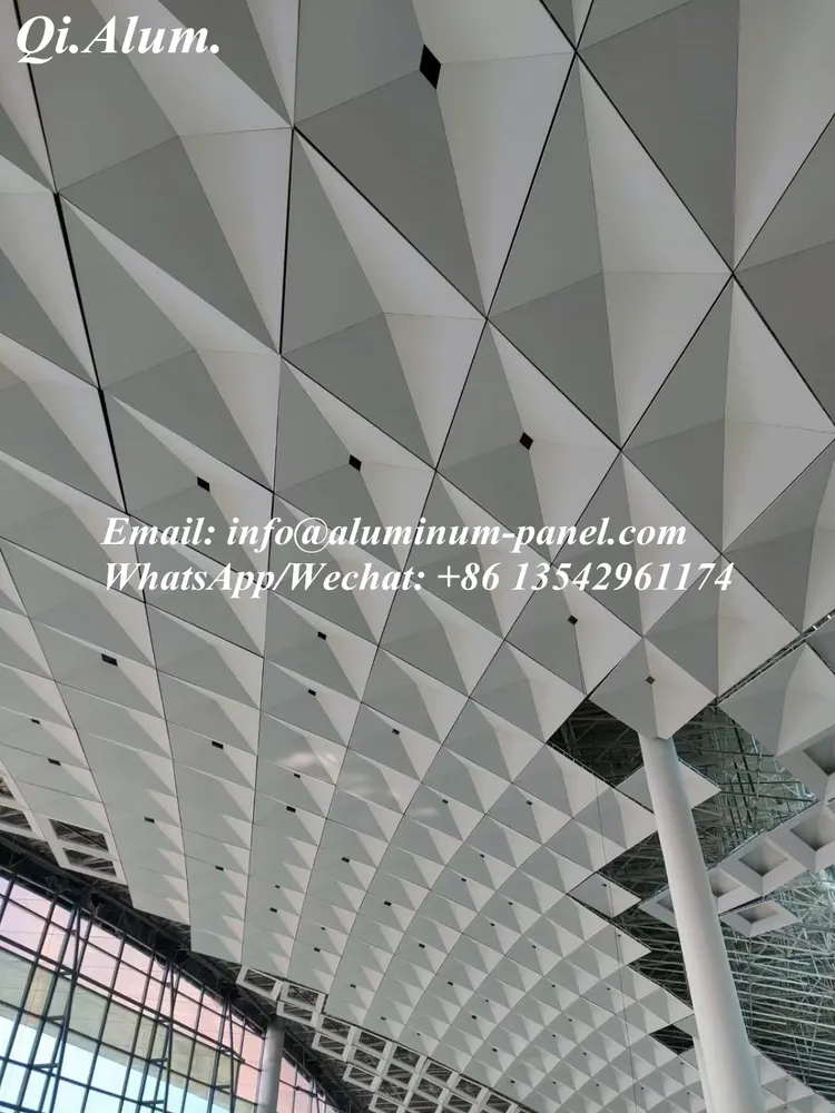 Panneaux incurvés peints en poudre pour balcon — Foshan Qi Aluminum Decorative Materials Co. Ltd