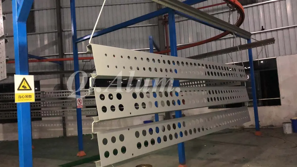 Panneau perforé en aluminium 2 mm — Foshan Qi Aluminum Decorative Materials Co., Ltd