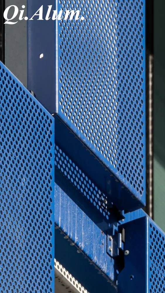 Panneau aluminium perforé micro-trou du projet Vancouver au Canada — Foshan Qi Aluminum Decorative Materials Co. Ltd