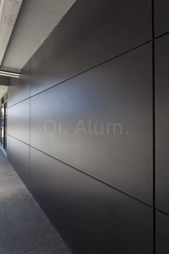 Panneau de revêtement en aluminium plein pour façade métallique — Foshan Qi Aluminum Decorative Materials Co., Ltd