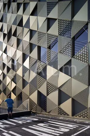 Vue extérieure décorative d'un panneau de façade architectural moderne en aluminium perforé solide 3