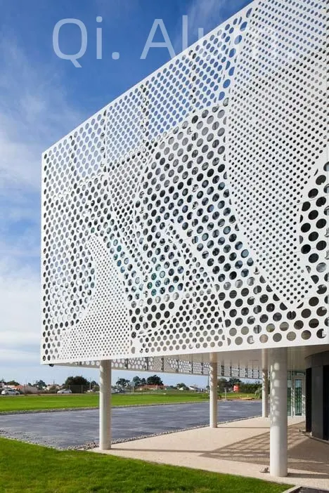 Feuille d’aluminium perforée ronde pour façade extérieure en métal décoratif — Foshan Qi Aluminum Decorative Materials Co., Ltd