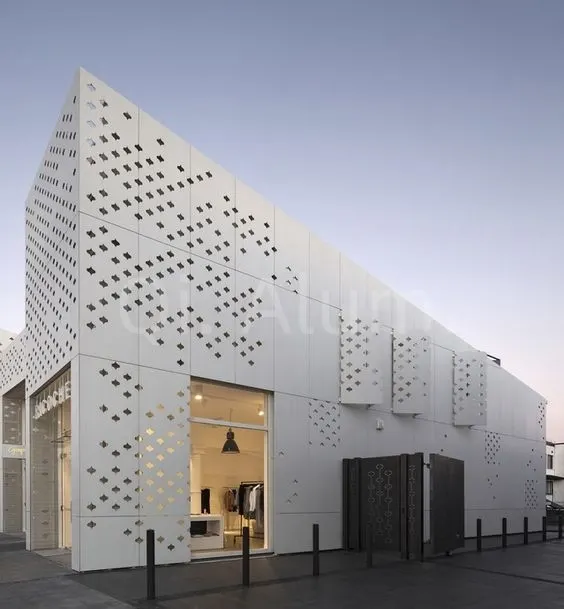 Panneaux muraux en aluminium à conception perforée personnalisée pour revêtement de façade — Foshan Qi Aluminum Decorative Materials Co. Ltd