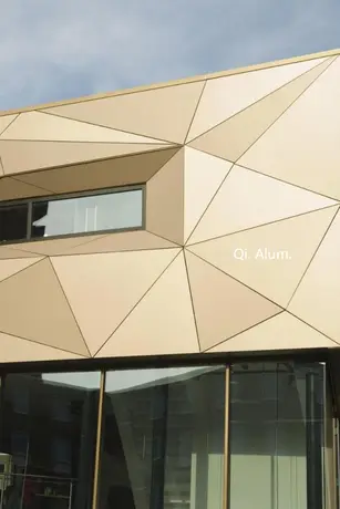 Panneau mural en aluminium plein 3D moderne pour façade extérieure et intérieure d'immeuble d'art vue 3