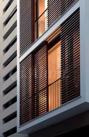 Louvres métalliques fixes à taille personnalisable ajustable pour murs extérieurs — vue 3