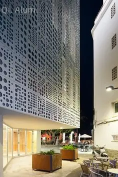 Planches de revêtement métallique panneaux perforés en aluminium découpés au laser revêtement expansé couverture de rideau de façade pour vue 2