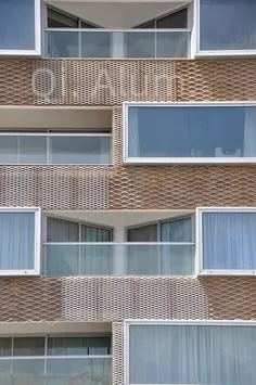 Feuille d'acier alu 4x8 mm en tôle de treillis expansé galvanisé à prix de mesh métallique expansé — Foshan Qi Aluminum Decorative Materials Co. Ltd