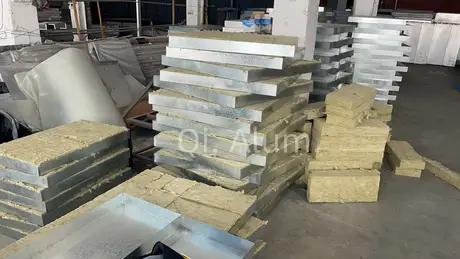 Assemblage de panneau aluminium avec contreplaqué GI — feuille d'acier galvanisé de 1 mm + rockwool + panneau aluminium plein de 2 mm vue 4