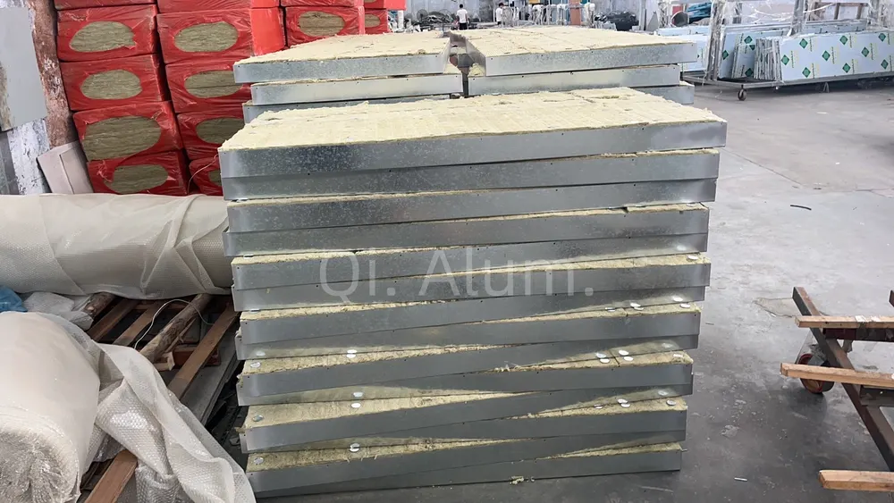 Installation simple, construction moderne des supports arrière en GI, longue durée d’utilisation — Foshan Qi Aluminum Decorative Materials Co. Ltd