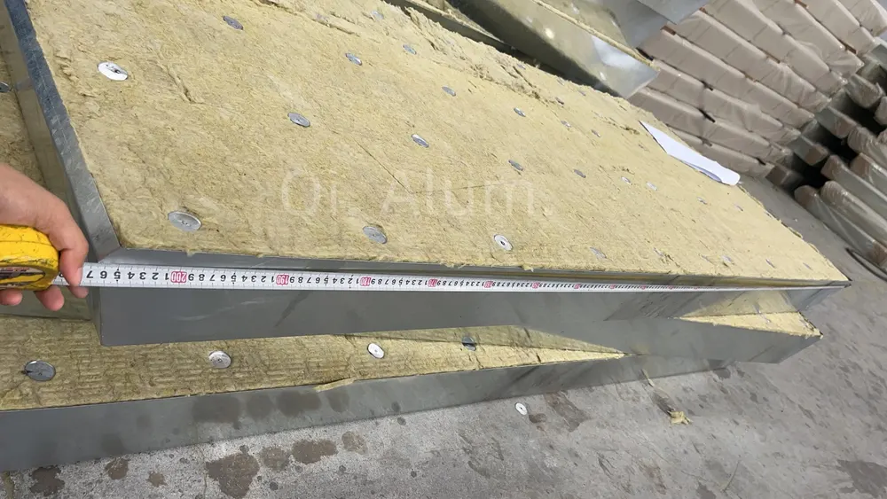 Plus de 15 ans de garantie sur le dos en GI avec tôles aluminium, avantage : ignifuge et anti-corrosion — Foshan Qi Aluminum Decorative Materials Co., Ltd