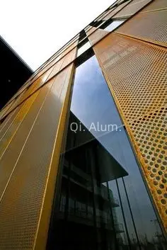 Panneaux décoratifs en aluminium ignifuge perforés, vente chaude pour façades de bâtiments