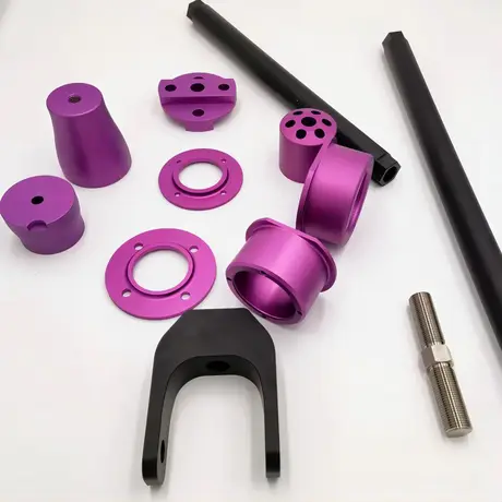 Pièces en aluminium anodisé violet, pièces usinées CNC pour pièces automobiles