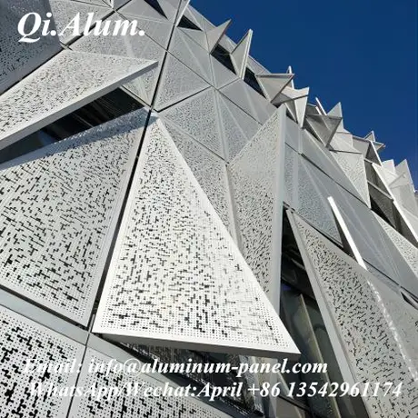 Panneaux en aluminium extérieurs pour façade de bâtiment, usinage CNC