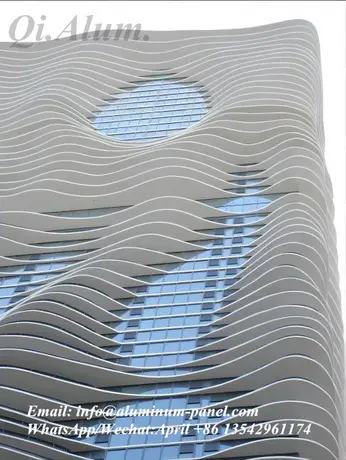 Revêtement mural extérieur décoratif acoustique pour bâtiment 3D Panneau mural en bande d'aluminium