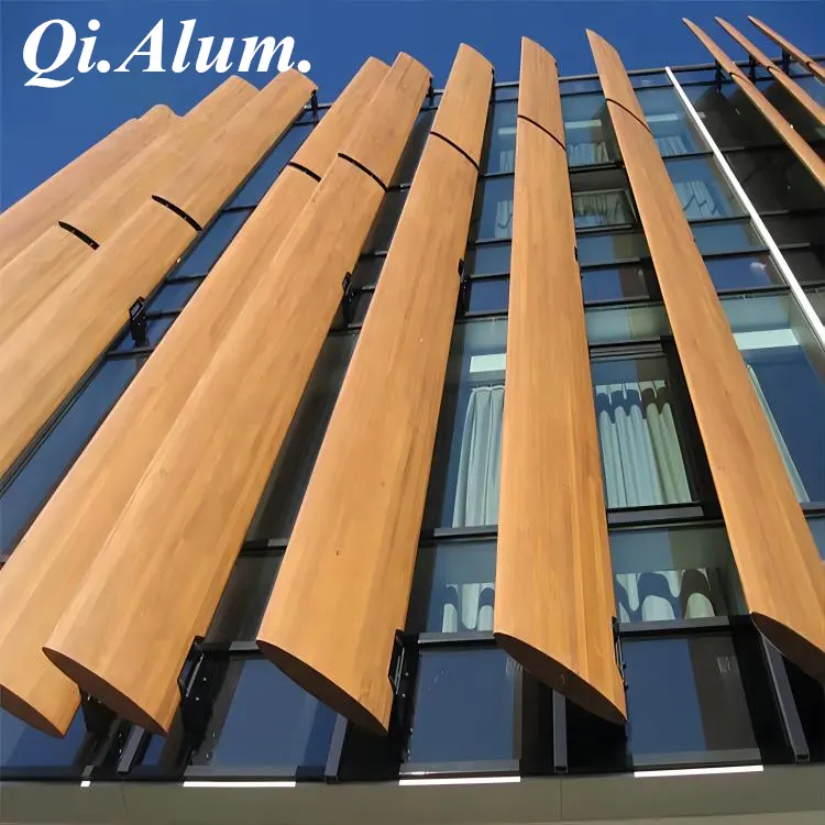 Lamelles solaires en aluminium extérieures résistantes aux tempêtes — Foshan Qi Aluminum Decorative Materials Co. Ltd