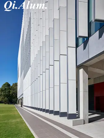 Panneau décoratif personnalisé en aluminium pour bardage mural, utilisé comme rideau de façade de bâtiment