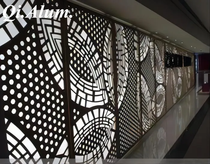 Panneaux métalliques en aluminium découpés au laser pour balcons, cloisons sur balcon - Foshan Qi Aluminum Decorative Materials Co., Ltd