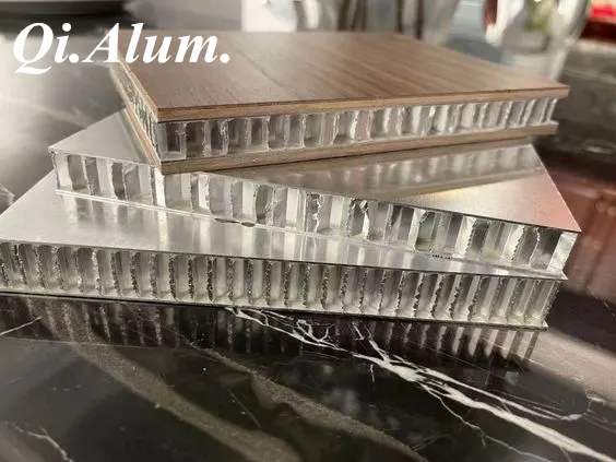 Panneaux en nid d'abeille en aluminium, finition anodisée — Foshan Qi Aluminum Decorative Materials Co. Ltd