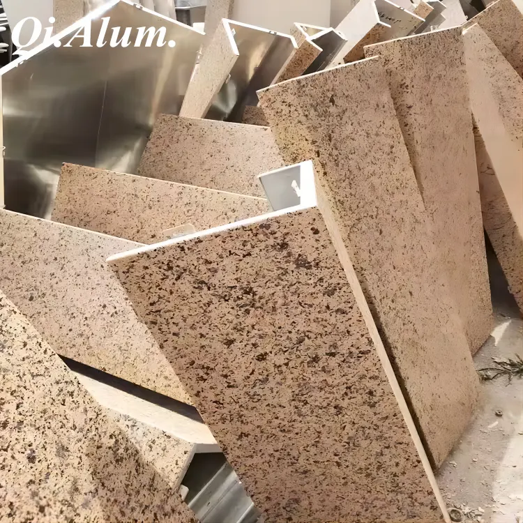 Panneaux de façade en aluminium 1,5 mm 2,0 mm 2,5 mm pour revêtement mural extérieur — Foshan Qi Aluminum Decorative Materials Co. Ltd