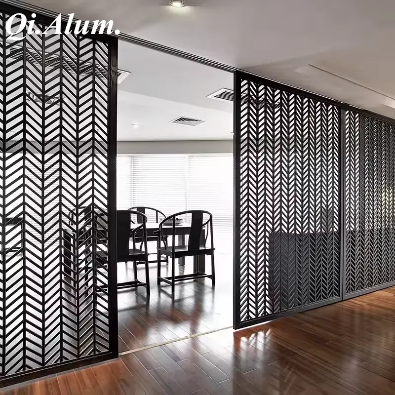 Cloison décorative intérieure classique à écran métallique découpé au laser — Foshan Qi Aluminum Decorative Materials Co., Ltd